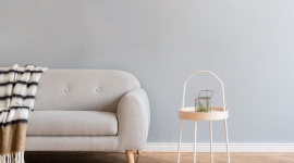 Ściany w różnych odcieniach szarości od lat nie wychodzą z mody, wpisując się wr